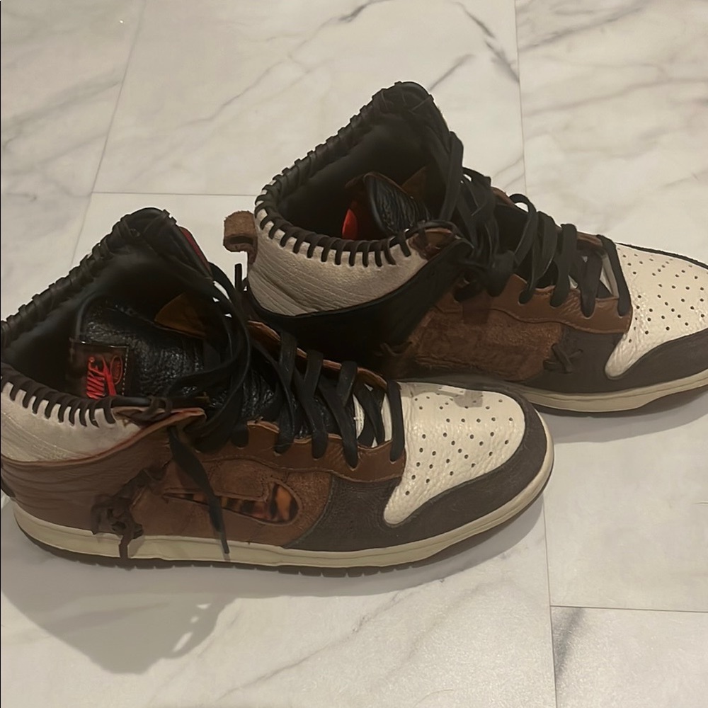 Nike dunk x Bodega Cream and Brown Sneakers with Sporty Style